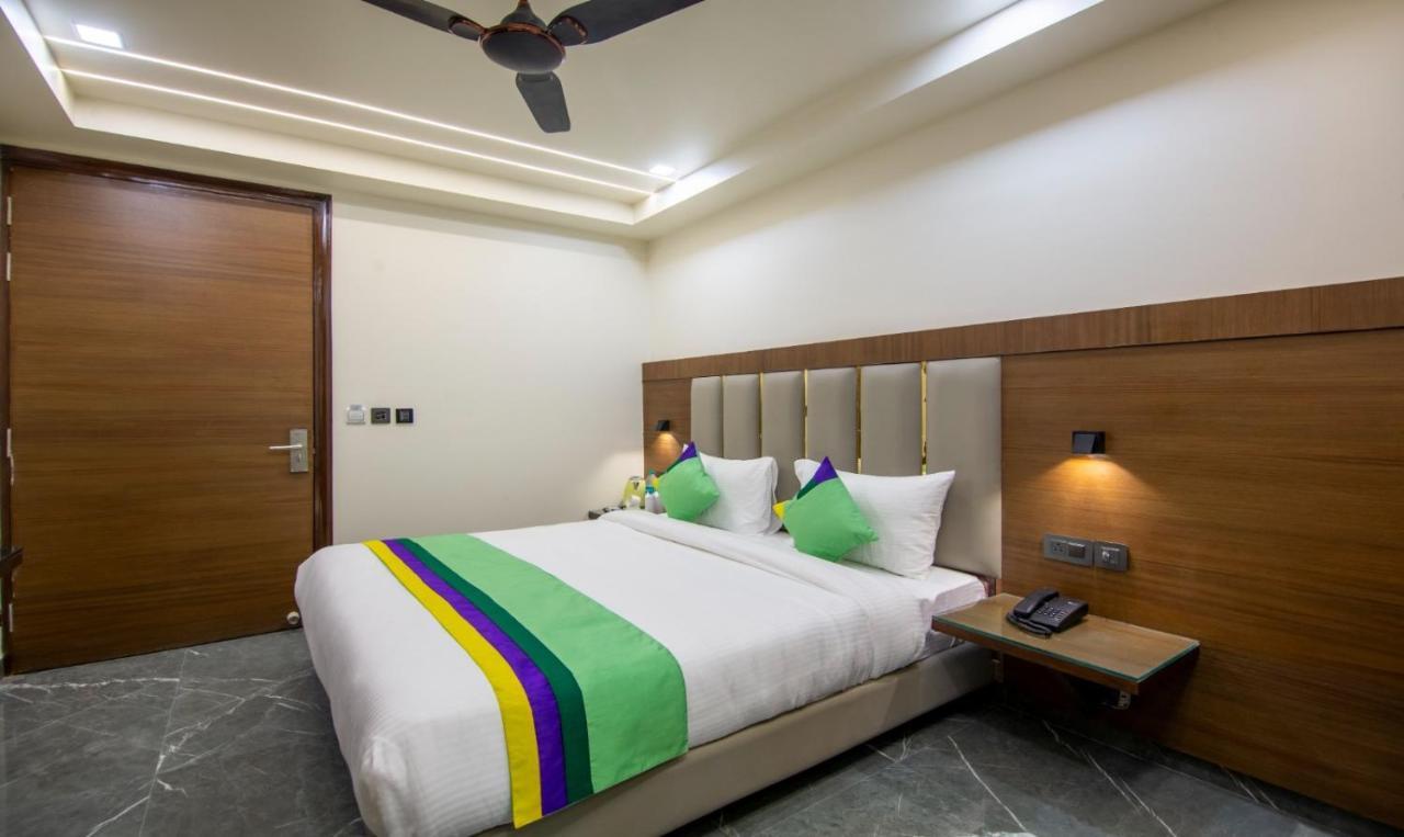 Hotel Royal Comfort New Delhi Extérieur photo